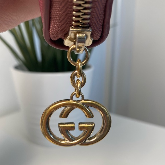 EUC GUCCI Imprimé Zip Wallet With GG Icon Charm Zipper Pull - Picture 5 of 10